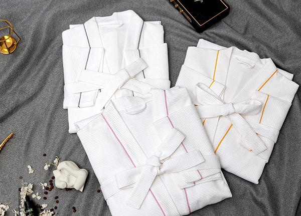 เสื้อคลุมอาบน้ำของโรงแรม