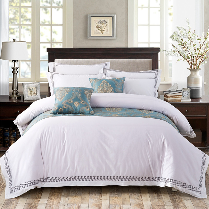 สีขาว 6080S ผ้าฝ้าย 100% Arrow ปักชุดผ้าปูที่นอนห้องนอนโรงแรม