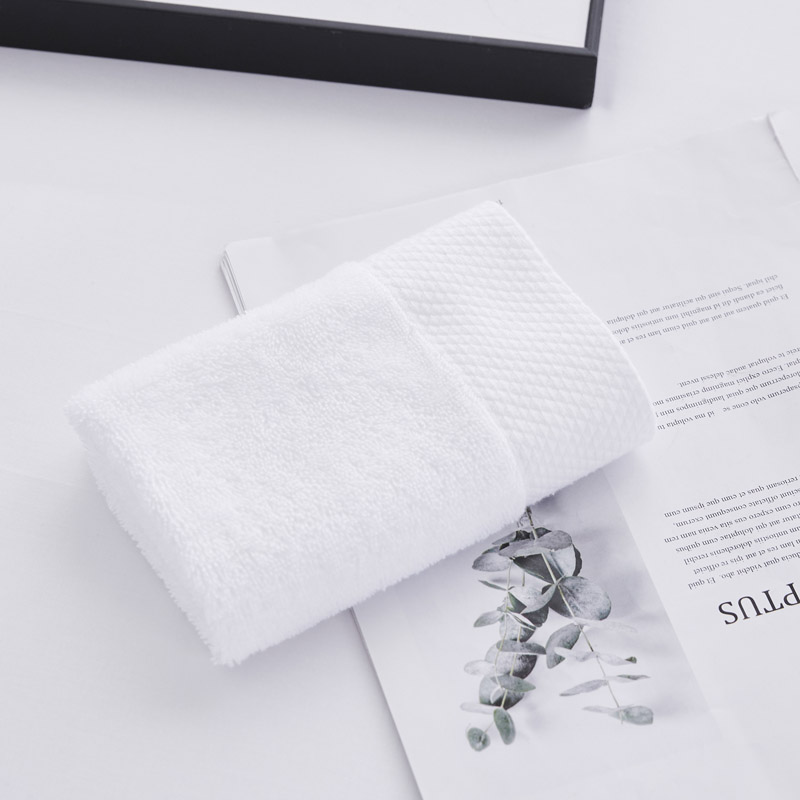 ผ้าขนหนูอาบน้ำสีขาว Jacquard Border Hotel ผ้าขนหนูอาบน้ำสีขาว Jacquard Border Hotel
