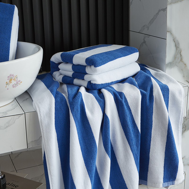 ผ้าขนหนูชายหาดลายเส้นด้ายย้อมสีฟ้าขาว